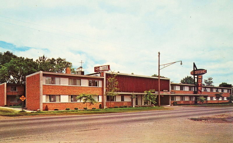Suez Motel - Vintage Postcard